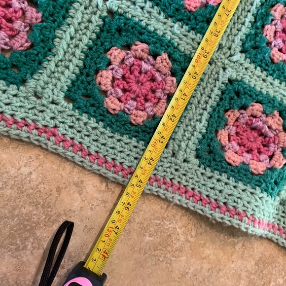 Vintage Handmade Crochet Granny Square Afghan Blanket Pink & Green 54"x45" - Picture 11 of 16